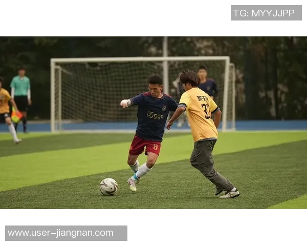 激烈角逐与团队精神交织的精彩足球赛回顾与感悟